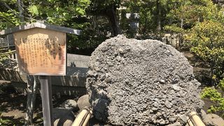 小さな石が集結している様子がよくわかる