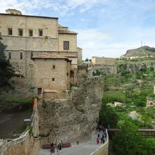 あの建物の家に入れるんですよ♪