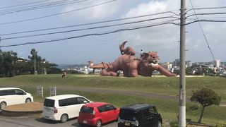 駐車場・お手洗い・屋根付き休憩所完備な公園