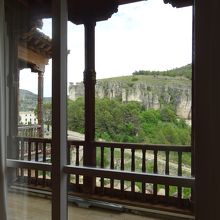 あのバルコニーに出られるわけではないのですけれども