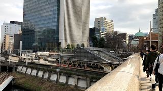 御茶ノ水駅の風景が一望できます
