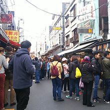 路地はどこも混んでいます！