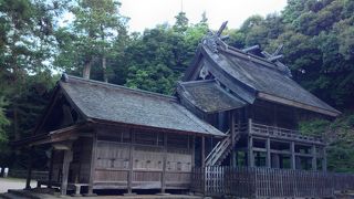 かもす神社と読む