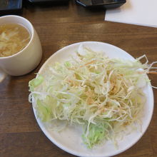 キャベツサラダとスープ