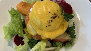 スモークサーモンエッグベネディクト