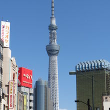 雷門からの東京スカイツリー