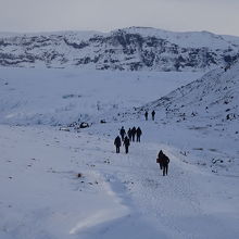 氷河迄ひたすら歩きます