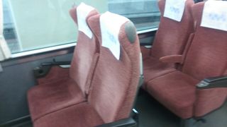 2019年１月27日現在、特急の場合、車両によってはコンセントの設備が付くようになりましたが…