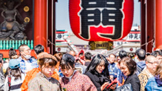 浅草寺の満開のシダレザクラを見に行った際に立ち寄りました。