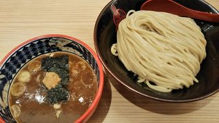 天神橋商店街にあります