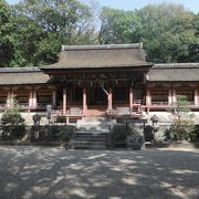 薬師寺の南に鎮座する、由緒ある神社