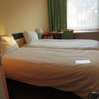 部屋は広いです。