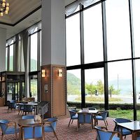 解放感のある東館ロビー