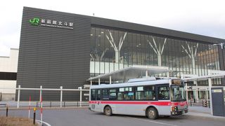 観光案内所や飲食店などがあります