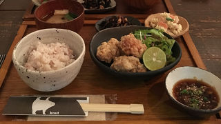 定食もある隠れ家的カフェ。