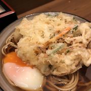 立ち食いそばではない…ちゃんと椅子がある