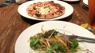 窯焼き料理が充実しているお店。