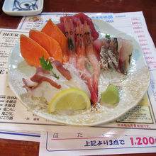 刺身の五点盛り合わせ(1000円+税)