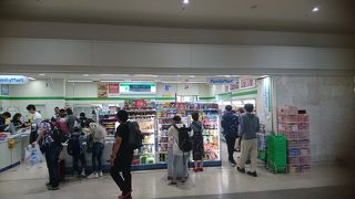 コンビニ大盛況