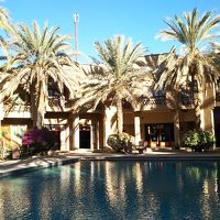 砂漠の入口ホテル、大理石の家具に化石がいっぱい