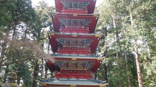 鮮やかで立派な五重塔