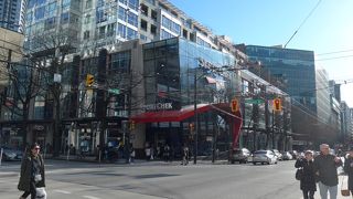 バンクーバーのダウンタウンのメインストリートです!!