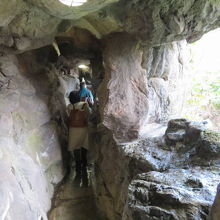 こんな洞くつも