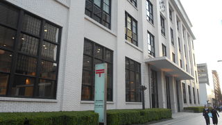 小さくなってしまった東京中央郵便局。ビルの稼ぎは大きくなったであろうが。