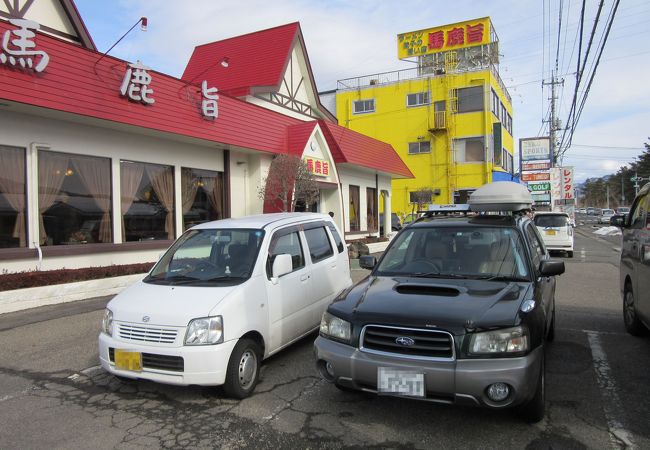 一番人気は「トマトラーメン」 ラーメンでですがトマトソースに粉チーズたっぷりで異色の味！ でも美味しかったです