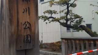 テニスコートも併設