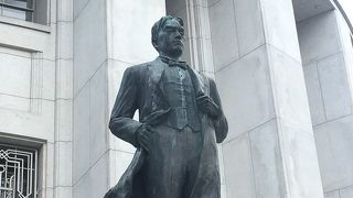 大阪の経済に尽力されました