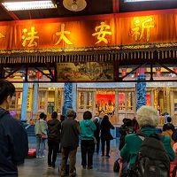 すぐ近くに行天宮も有り歩いていけます