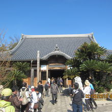 「曹源寺」の本堂