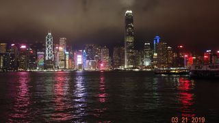 フェリーで香港の今を眺める。