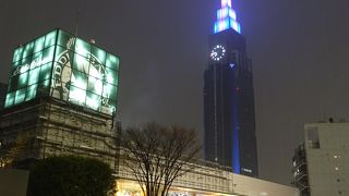 青白く浮かび上がっていました