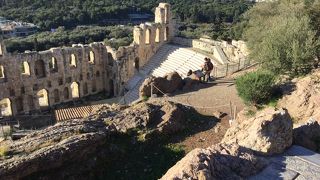 アクロポリスの下側にあって上から見下ろしました