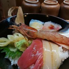 新鮮な海鮮丼！