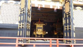 三基の神輿が収められている建物