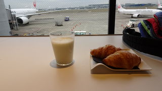 朝はクロワッサン