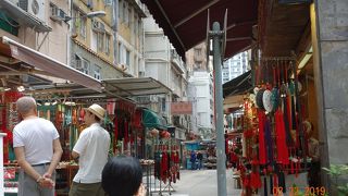 以前は「泥棒市場」と呼ばれていたとか。