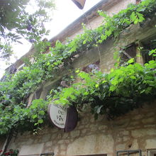 可愛い村にあります