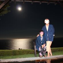 満月と伊豆大島の夜景（ムーンロード）