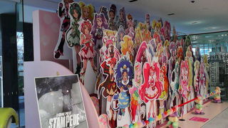 新旧様々なアニメ作品の展示があり子供から大人まで楽しめます