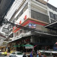 ホテルの外観、古いビル