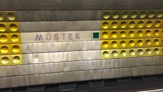 ヴァーツラフ広場へ