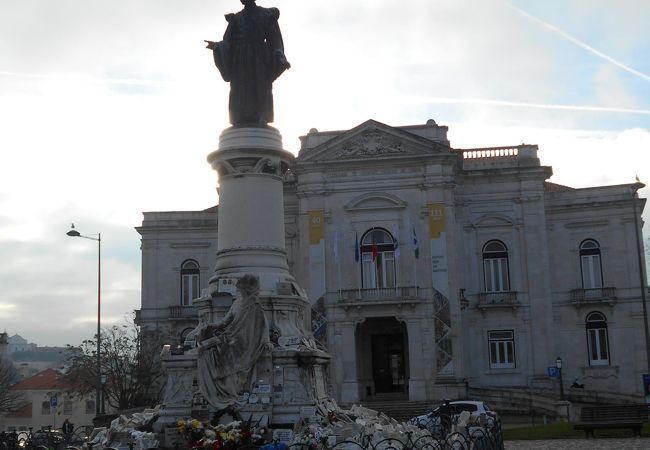 Sousa Martins Statue