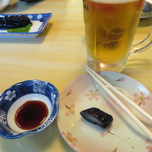 生ビールと長ナス漬け