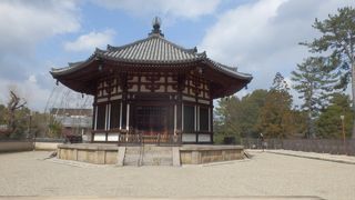 藤原不比等の一周忌に建てられ鎌倉時代に再建されたお堂