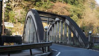 昭和8年に竣工した鉄筋コンクリート造単アーチ橋