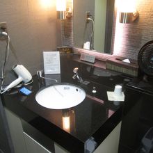 羽田空港国際線 ANAラウンジ (110番ゲート付近)